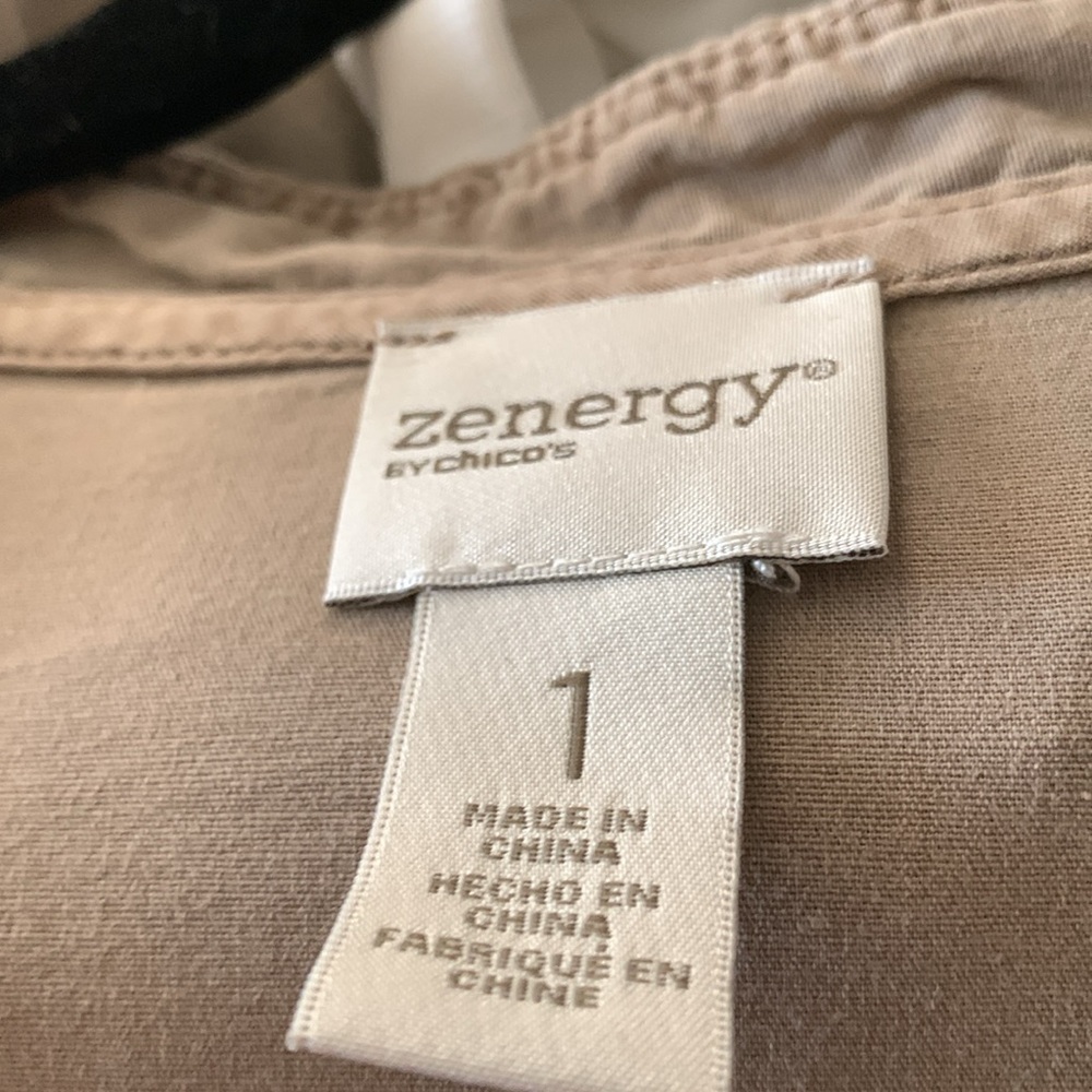 Chico’s Zenergy Jacket, Capris and Top - Picture 11 of 11